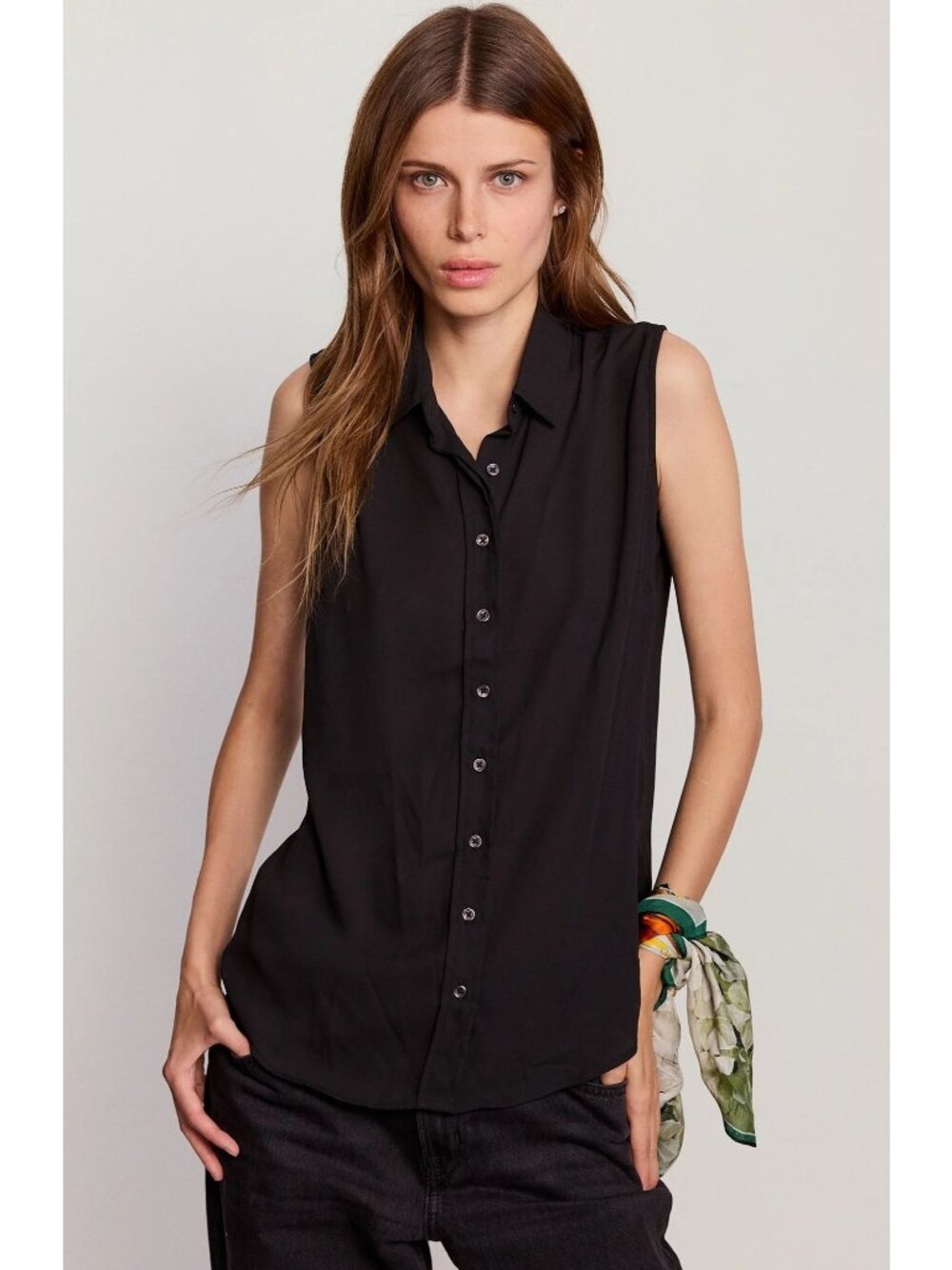 The Shirt by Rochelle Behrens Size S The Signature Sleeveless Shirt Button Down
